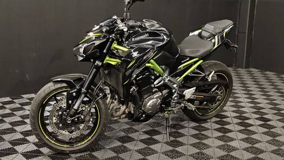 KAWASAKI Z900 KAWASAKI Z900